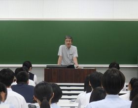 山梨大学教育学部主催「高校生のための夏季教職入門講座 ～さあ、『教育者』へのトビラを開こう！～」を開催